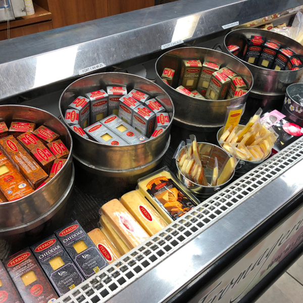 formagerie-perron-nous-joindre-comptoire-vente-perron